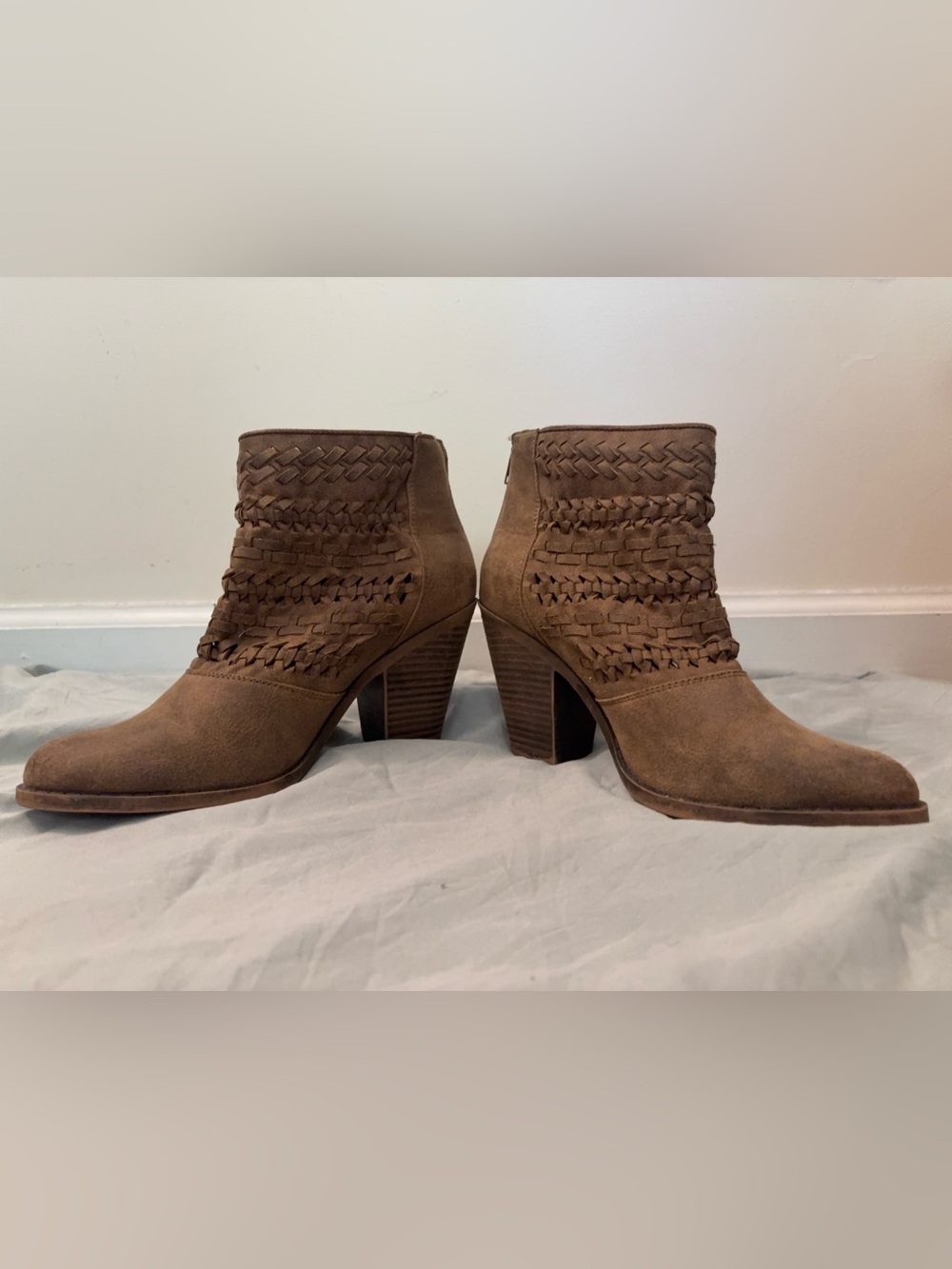 Fergie Brown Leather Ankle Boots Woven Western Chunky Heel Size 8.5
